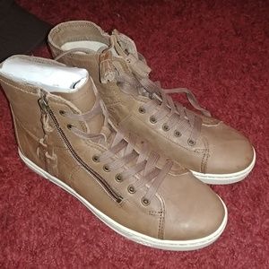 Size 8.5 Ugg sneakers